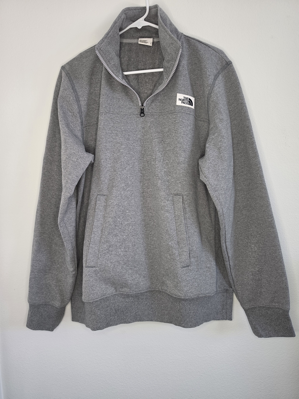 The North Face Men's Large Grey Quarter-Zip Pullover.